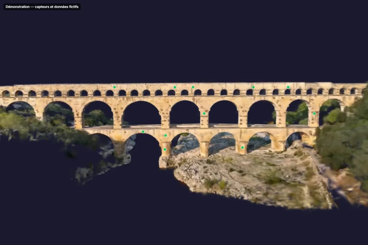Schermata del viewer 3D SensyTwin (interfaccia in francese): il Pont du Gard ricostruito in Gaussian splatting, visto di fronte, con i marcatori di sensori fittizi